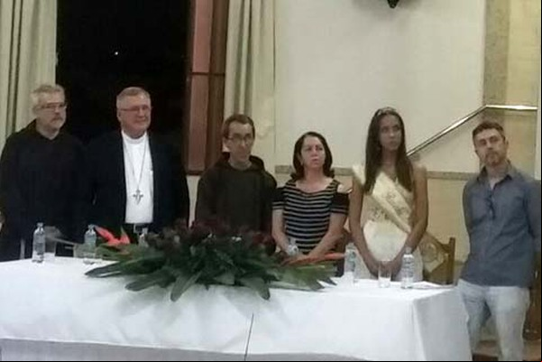 Paróquia de Santa Terezinha comemora o Jubileu de Ouro com lançamento de livro