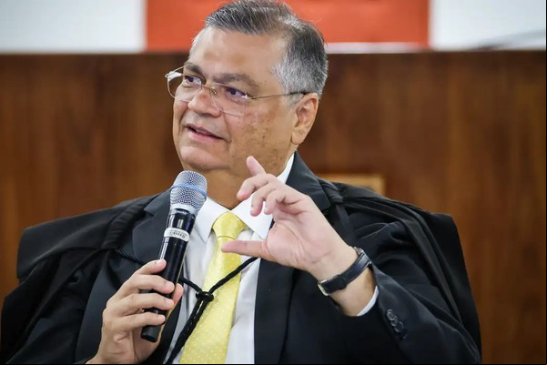 Dino libera retomada do pagamento de emendas parlamentares suspensas