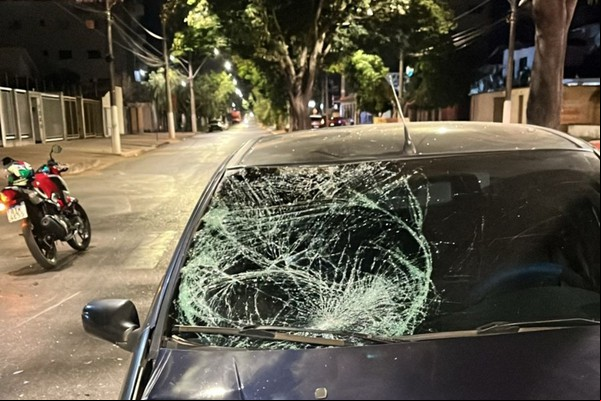 Motociclista fica ferido na face em mais um acidente com carro em Patos de Minas