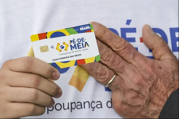 Governo faz acordo para incluir Pé-de-Meia e Vale Gás no orçamento