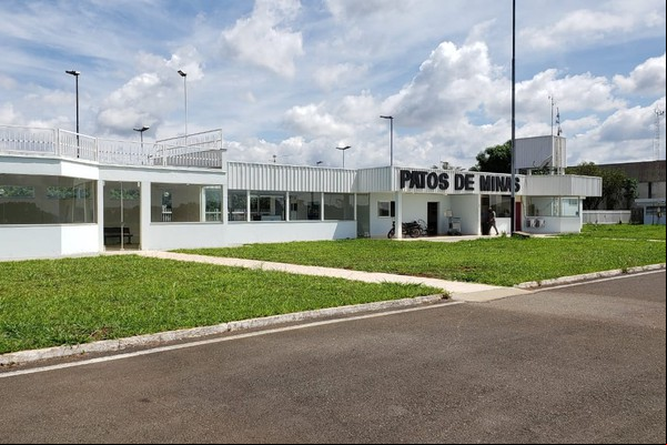 Vacinas chegam nesta terça-feira ao Aeroporto; Patos de Minas terá 4570 doses de Coronavac
