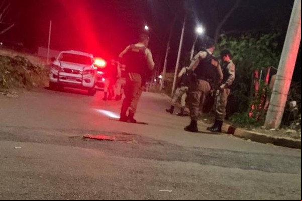 Polícia captura suspeitos de abrirem fogo contra jovem no bairro Residencial Monjolo
