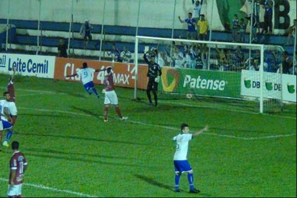 Jogando em casa, URT a fácil pelo Guarani e respira no Campeonato Mineiro