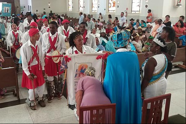 Festa de Nossa Senhora do Rosário tem missa e apresentação de congadas em Patos de Minas