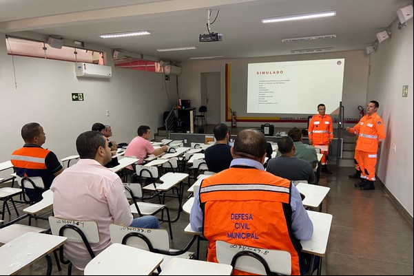 Coordenadores da Defesa Civil recebem treinamento para enfrentamento ao período de estiagem