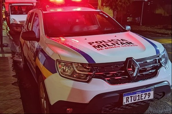 Motorista é preso pela 4ª vez por embriaguez ao ser flagrado pelo Olho Vivo saindo de bar e entrando em carro