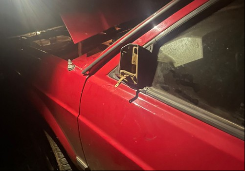 Homem quebra carro de homem que dançou com sua mulher e agride policiais em São Gonçalo do Abaeté