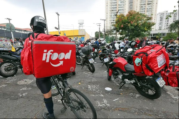 Entregadores mantêm paralisação por melhores condições de trabalho