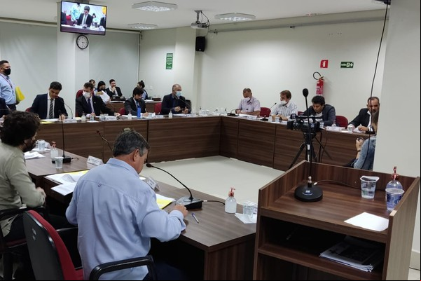 Quatro vereadores que votaram contra recomposição salarial não abriram mão do aumento