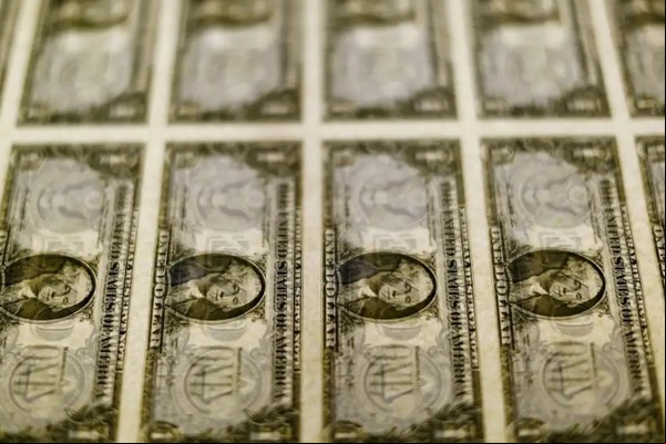 Valorização de títulos americanos eleva dólar no Brasil, diz professor