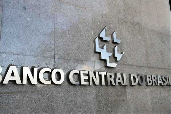 Copom interrompe cortes e mantém juros básicos em 10,5% ao ano