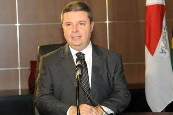 Governador anuncia 13º salário dos servidores, mas 14º ainda é incerto 