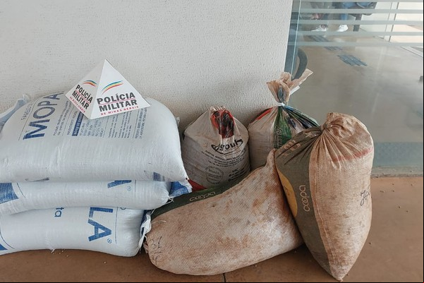 Polícia Militar prende trio por furto de sete sacas de café de fazenda, em Patrocínio