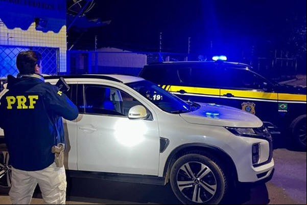 Carro furtado em São Paulo, avaliado em R$160.000,00, é recuperado pela PRF, em Patos de Minas