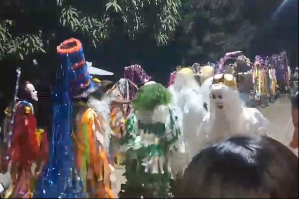 Vídeo mostra ataque a tiros que deixou feridos em apresentação de Caretagem em Paracatu; veja