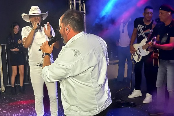 De volta ao ado: Emílio e Eduardo cantam sucessos que marcaram anos 80 e 90; veja ao vivo
