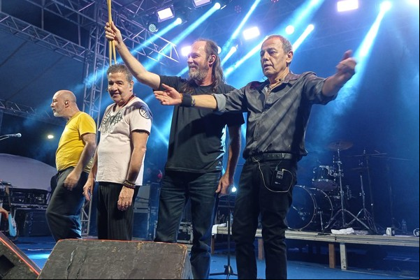 Ira fecha show na Fenapraça 2024 e faz grande público pedir biz"; Veja como foi
