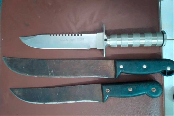 Morador de rua é preso com 3 facões após flagra de discussão no Galpão do Produtor Rural