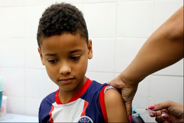Prefeitura convoca adolescentes para tomarem a 2ª dose da vacina da dengue