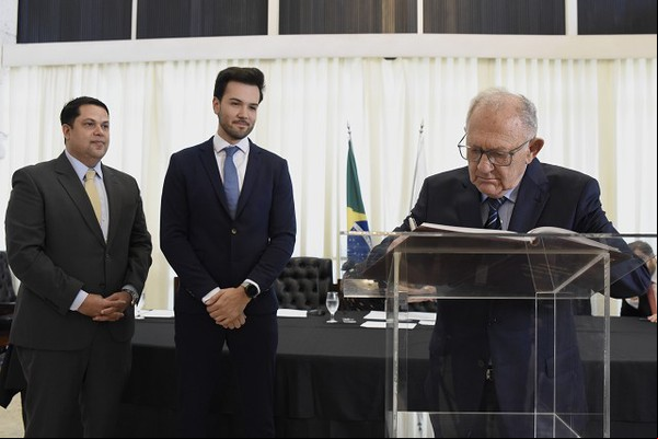 Dr. Hely é empossado como deputado estadual e Patos de Minas a a contar com mais um parlamentar
