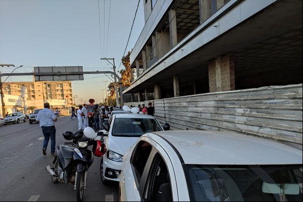 Profissionais de enfermagem fazem carreata para reivindicar melhores salários em Patos de Minas