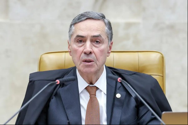 STF esperou Congresso decidir responsabilidade de redes, diz Barroso
