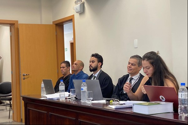 Acusados de ass jovem por dívida de drogas são condenados a penas severas; confira