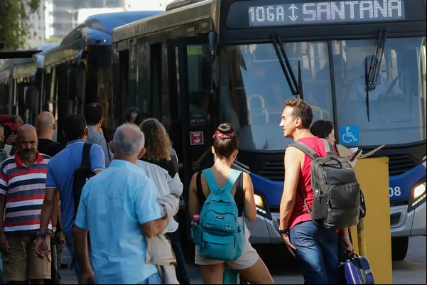 Setor de serviços cresce 0,5% de março para abril no país, revela IBGE
