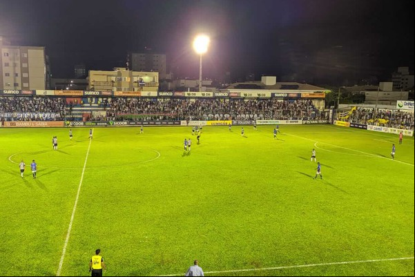 URT tem gol mal anulado e perde por um a zero para o Atlético no Estádio Zama Maciel