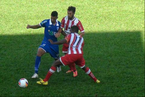 Em jogo cheio de polêmicas, URT empata com o Vila Nova em zero a zero no Zama Maciel