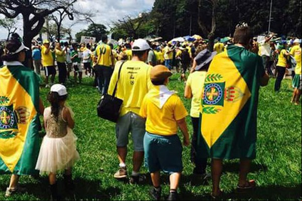 Grupo de Jovens funda em Patos de Minas movimento para a volta da Monarquia no Brasil