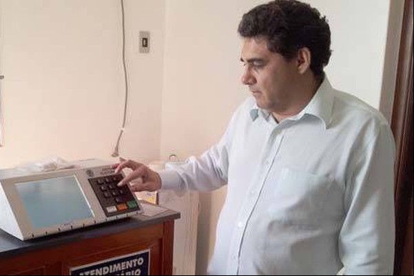 Uso de eletrônicos durante a votação terá fiscalização rigorosa em Patos de Minas