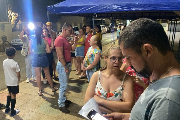 Estudantes de Lagoa Formosa se revoltam ao serem informados do fim do transporte escolar