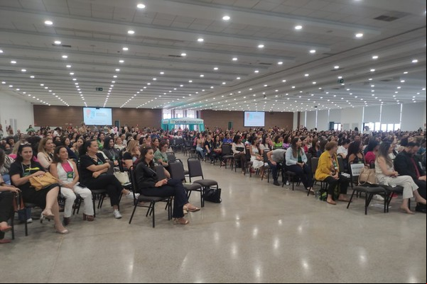 “Adulto se envolver com crianças é pedofilia e educar com violência causa traumas”, reforça especialista