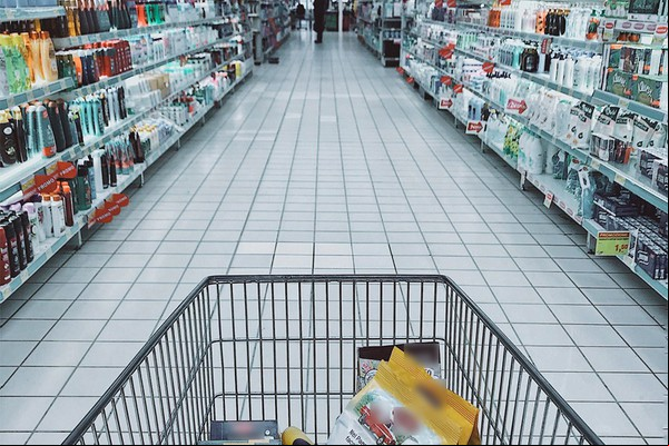 Justiça condena supermercado por abordagem considerada abusiva