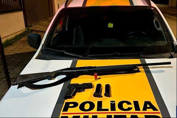 Homem é preso transportando pistola 9mm e espingarda calibre 12 em Carmo do Paranaíba