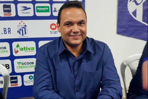 Em meio à pressão da torcida, diretoria executiva da URT apresenta carta-renúncia coletiva