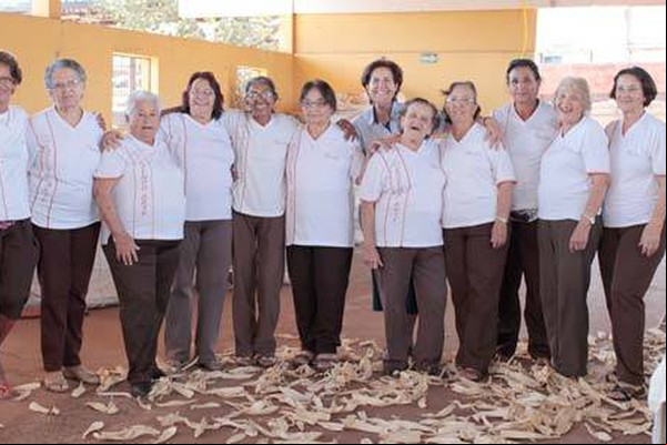 Marias Artesãs representam a riqueza do artesanato local em Festival de Folclore