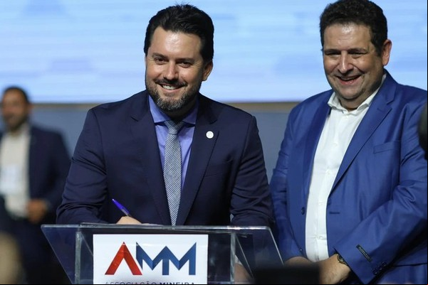 Falcão assume a presidência da AMM em cerimônia com recorde de público em Belo Horizonte
