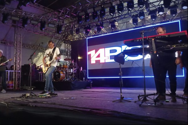 14 Bis inicia show para grande público em Patos de Minas; veja ao vivo