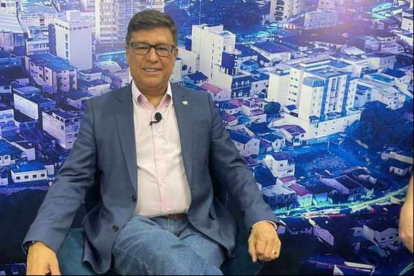No Contraponto, Carlos Viana diz que partido Novo é clube de milionários que age com interesses próprios