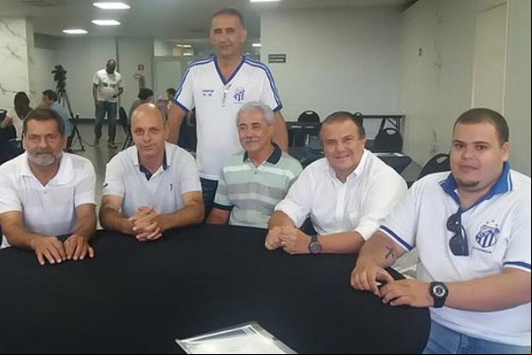 Diretoria da URT apresenta técnico e planejamento para a disputa de três competições em 2017