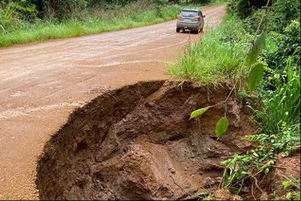Moradores de Coromandel relatam situação de abandono da rodovia estadual LMG 738