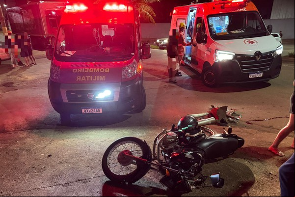 Jovem tem fratura exposta ao ser atingida por carro em mais um grave acidente em Patos de Minas
