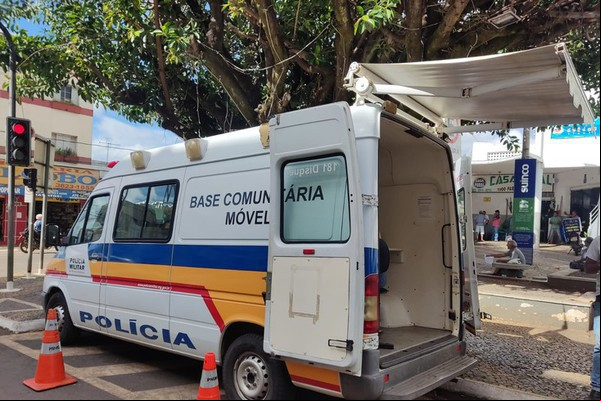 Camila se envolve em nova confusão no Mercado Municipal e polícia usa até spray de pimenta pra separar
