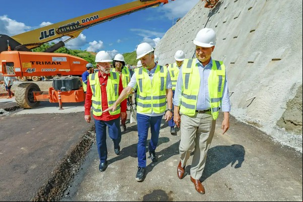 Lula visita trecho da Via Dutra que tem 25% das obras concluídas