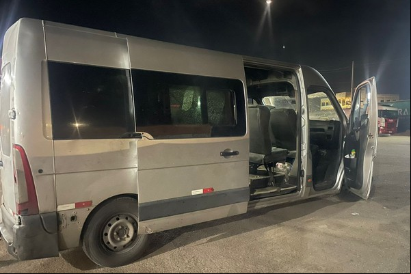 Motorista de van é preso transportando 10 ageiros de forma irregular na BR 146