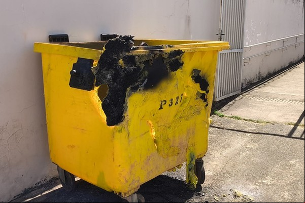 Paciente de 31 anos incendeia container após ameaçar colocar fogo no CAPS AD