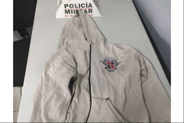 Jovem tem moto furtada em frente à casa da namorada, mas acusado acaba preso pela PM