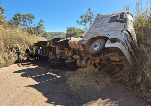 Trânsito liberado na MG-188 após quase 24 horas de interdição por tombamento de Rodotrem